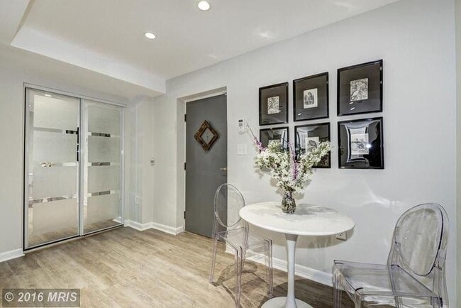 Building Photo - $500 Off for a lease start by 10/1! Availa...