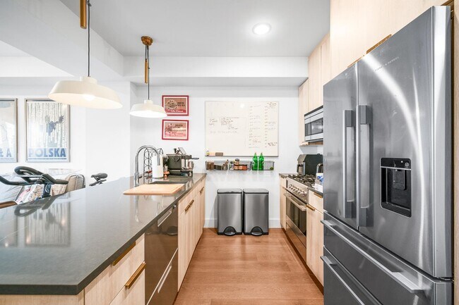 Building Photo - 386 5th St