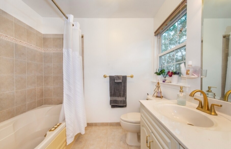 Building Photo - 34 Fieldstone Rd