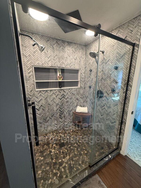 Building Photo - 7425 Pelbrook Farm Dr