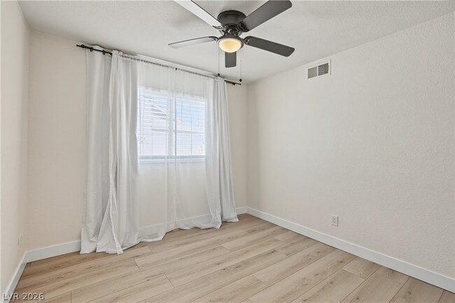 Building Photo - 4162 Ridgewood Ave