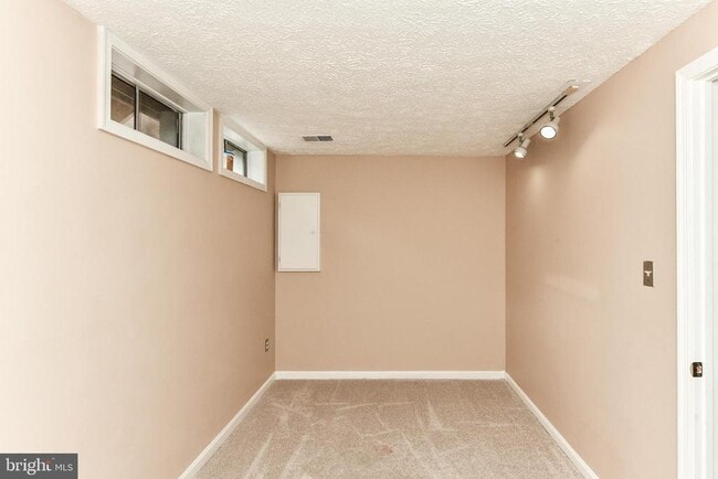 Building Photo - 12856 Mill Brook Ct