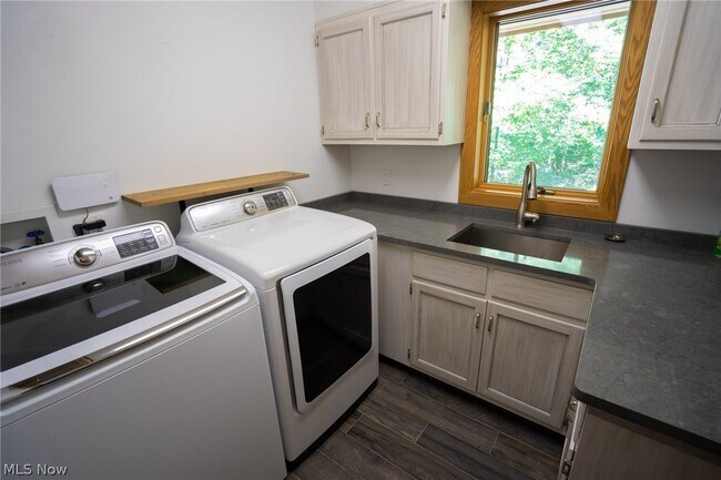 Building Photo - 1281 Township Rd 653