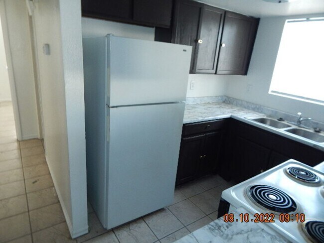 Building Photo - 2185 Exeter Dr