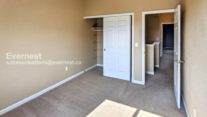 Building Photo - 2921 Kansas Dr