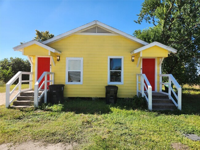 Primary Photo - 2706 Berry St