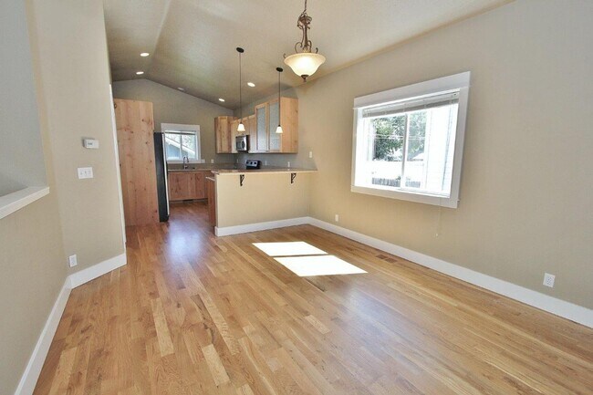 Building Photo - Craftsman Style Home on the Boise Bench