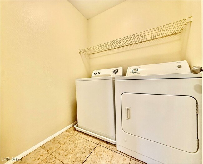 Building Photo - 10256 Missouri Meadows St