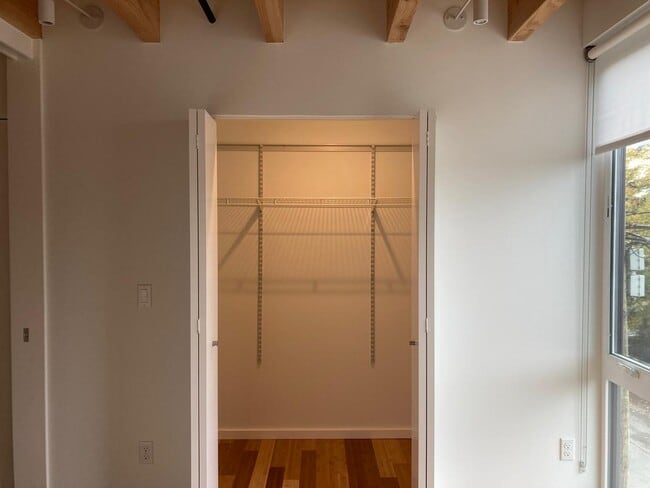 Building Photo - 2950 Fairview Ave E