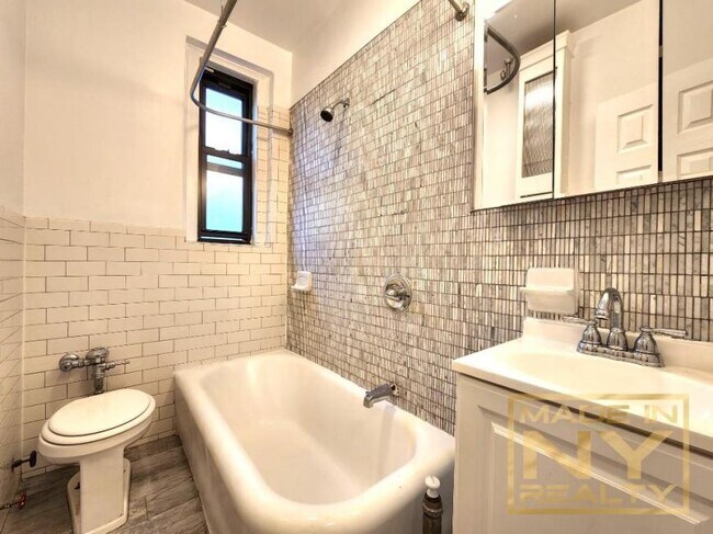 Building Photo - 0 bedroom in ASTORIA NY 11106