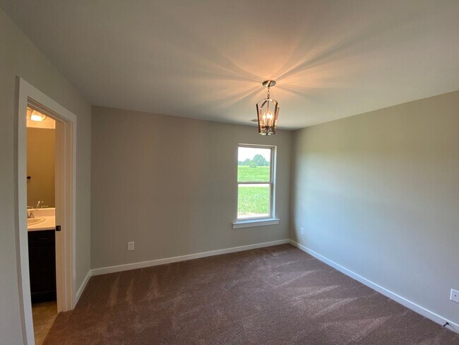 Building Photo - Home for Rent in Talladega, AL!!! Available to View with 48 Hours Notice!