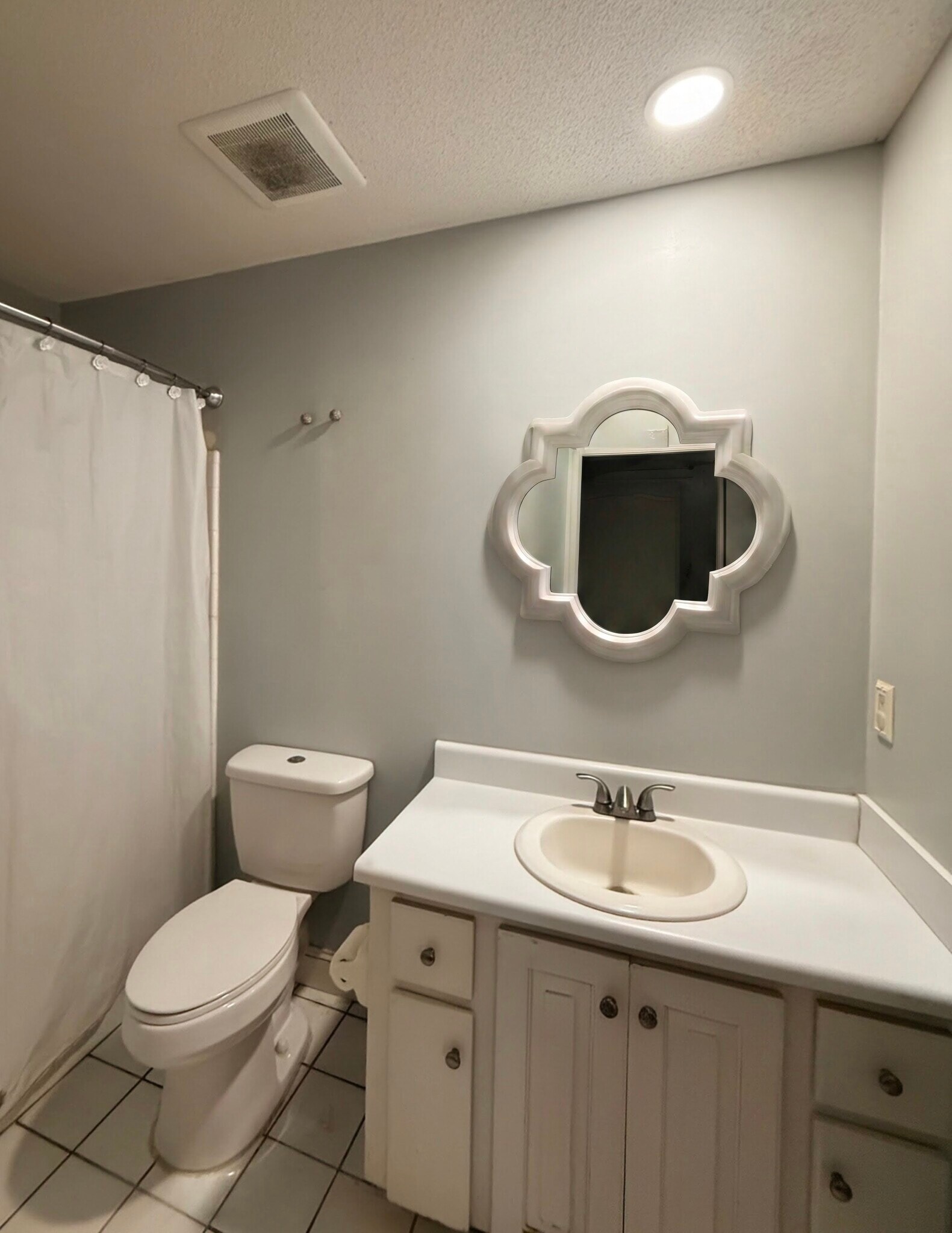 Building Photo - 2 Hummingbird Ct