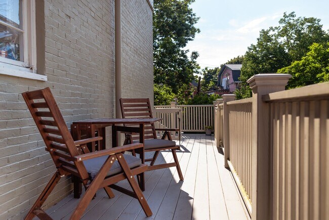 Building Photo - Beautiful 1 Bedroom In One Of Portlands Most Historic Buildings