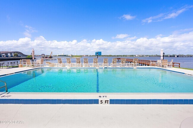 Building Photo - 144 S Halifax Ave