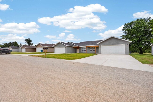Building Photo - BRAND-NEW 4BR/2BA Duplex/Patio home with Garage - Available Now near Hollister, Schools