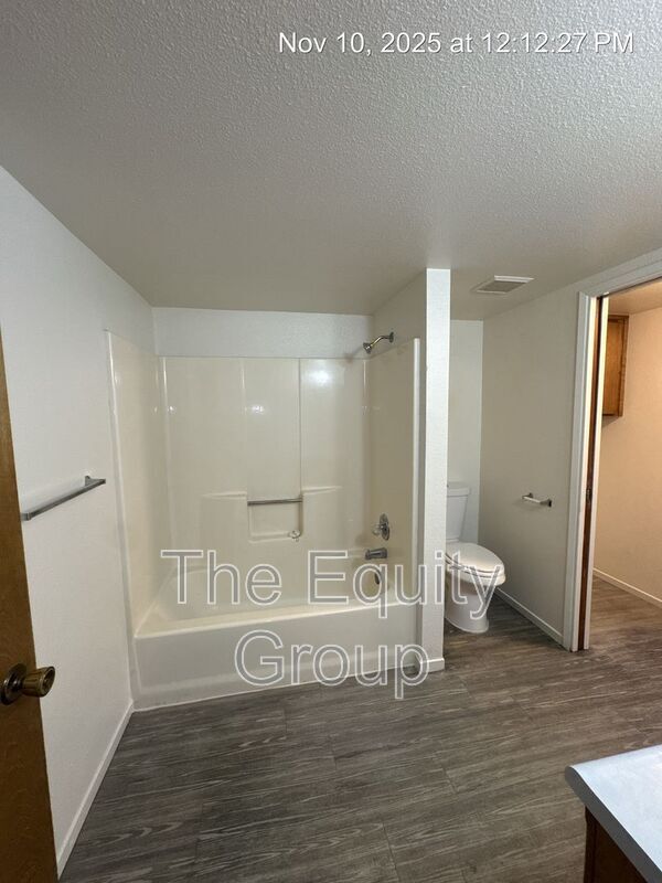 Building Photo - 701 E Noble Ave