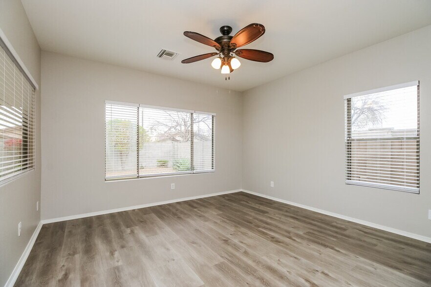 Building Photo - 6629 W Range Mule Dr