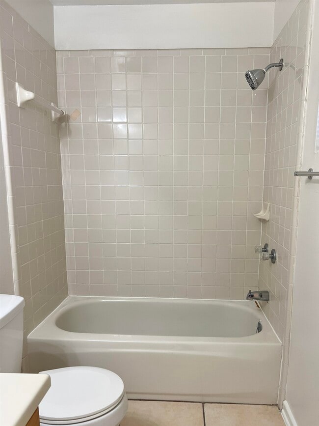 Building Photo - 1515 Quail Creek Rd