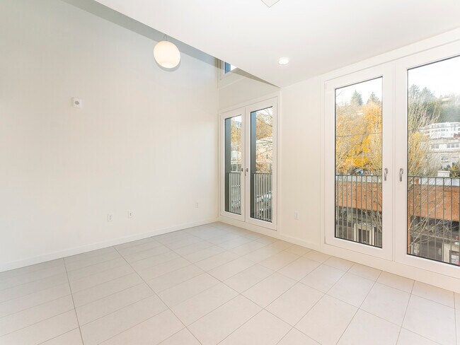 Building Photo - 2291 NW Glisan St