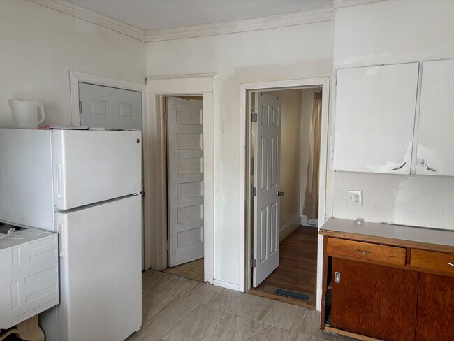 Building Photo - 836 Maplewood Ave