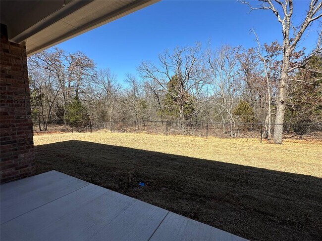 Building Photo - 17019 Oak Dr