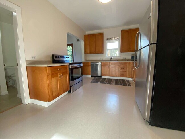 Building Photo - Rustic 4-Bed, 2-Bath Home in Happy Valley ...