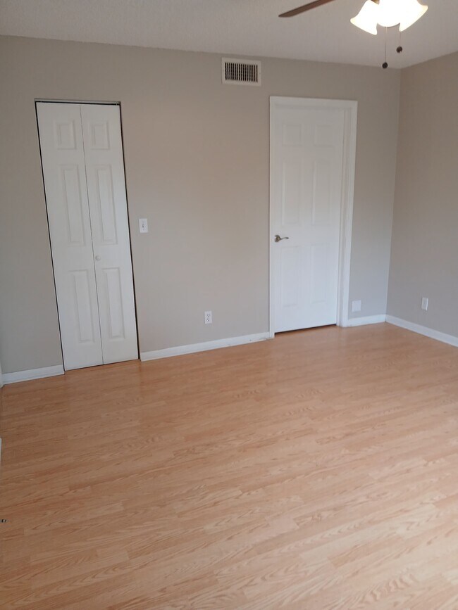 Building Photo - 4700 Lucerne Lakes Blvd