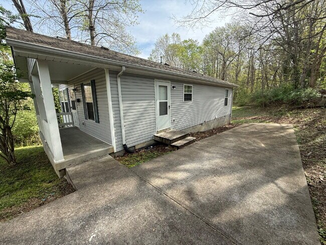 Building Photo - 1007 Walnut Dr