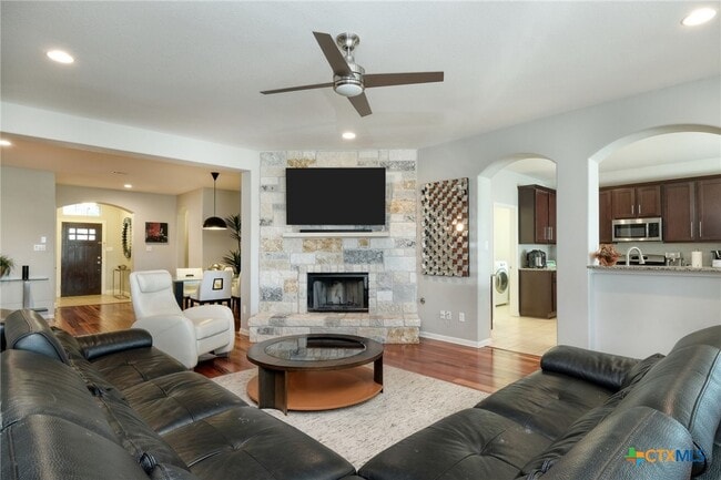 Building Photo - 4362 Green Tree Dr