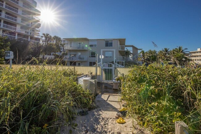 Building Photo - 2565 S Ocean Blvd