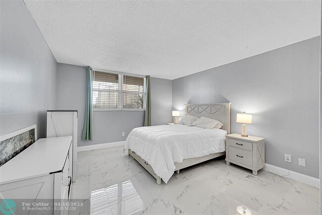 Building Photo - 1401 S Ocean Dr