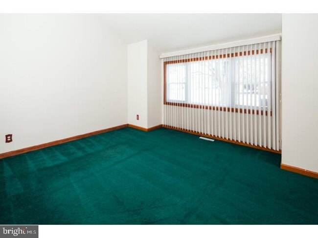 Building Photo - 225 Brennen Dr