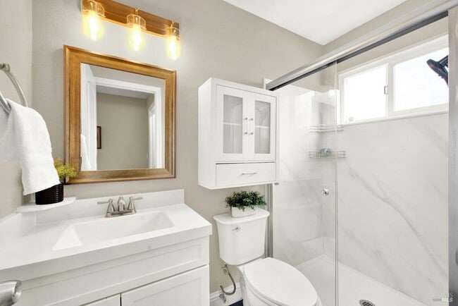 Building Photo - Charming Home In Fairfield - Available Now!