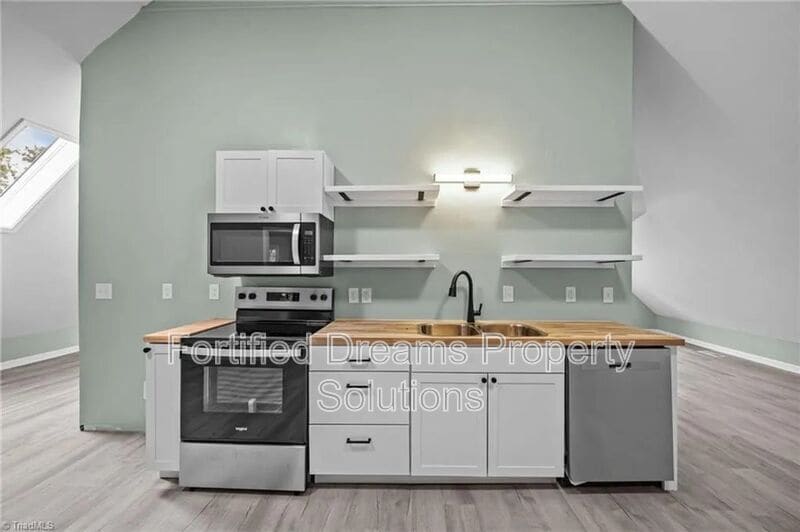 Building Photo - 608 Montgomery St