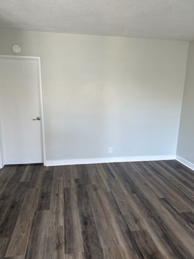 Building Photo - CHARMING 1 BEDROOM 1 BATH IN LONG BEACH