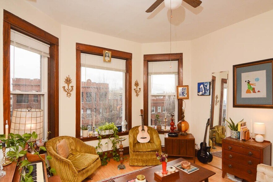 Building Photo - 2316 W Iowa St