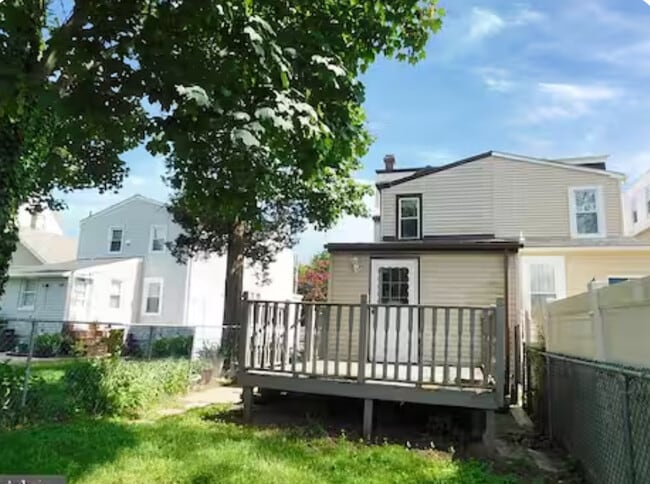 Building Photo - 229 Conover St