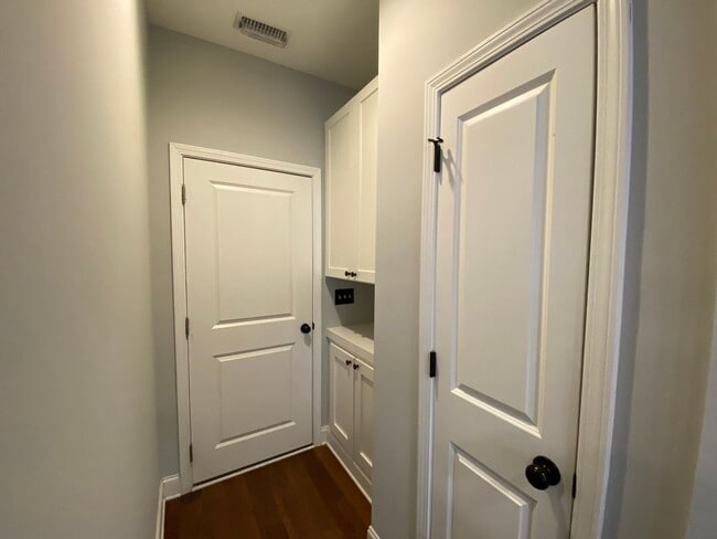 Building Photo - Immaculate Hillsborough Townhome