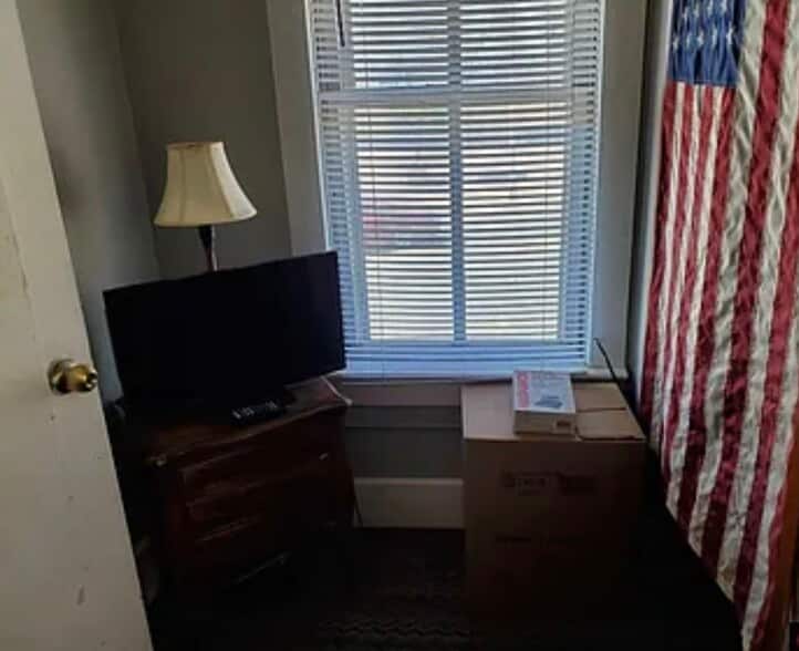 Building Photo - 921 N Riverfront Dr