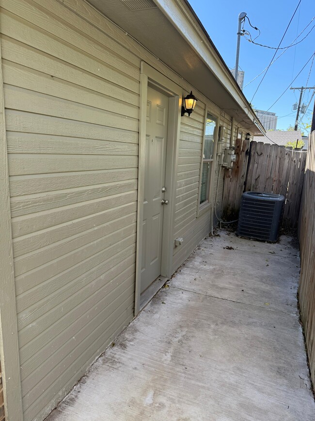 Building Photo - 1920 Galveston Ave