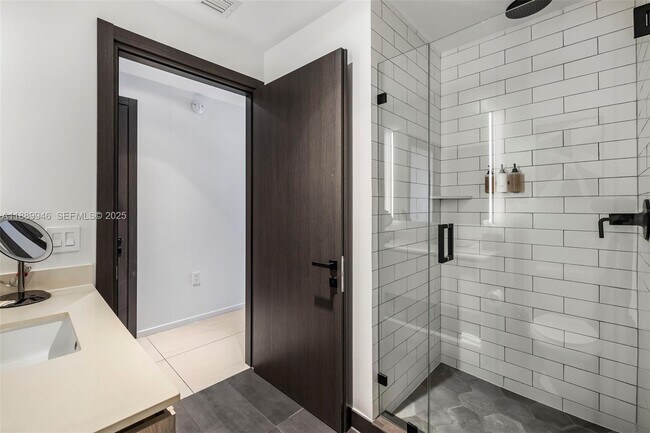 Building Photo - 398 NE 5th St