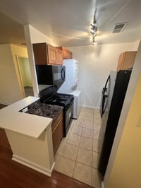 Building Photo - Cozy one bedroom, one bathroom condo available.