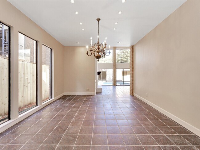 Building Photo - 5600 San Felipe St