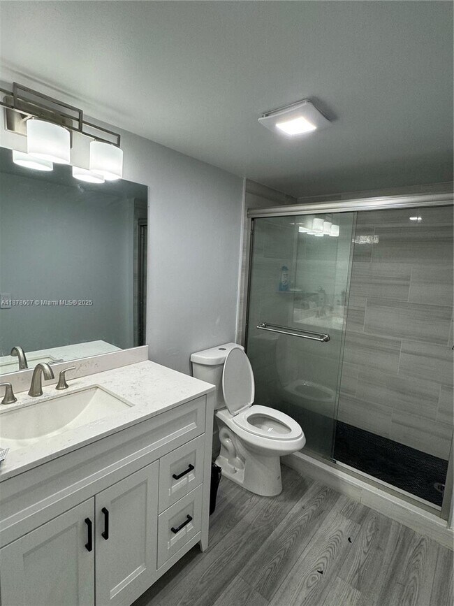 Building Photo - 3720 N Pine Island Rd