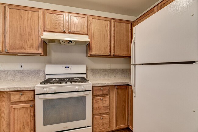 Building Photo - 3 Bed 2 Bath - Germantown Condo - Washer/Dryer In Unit