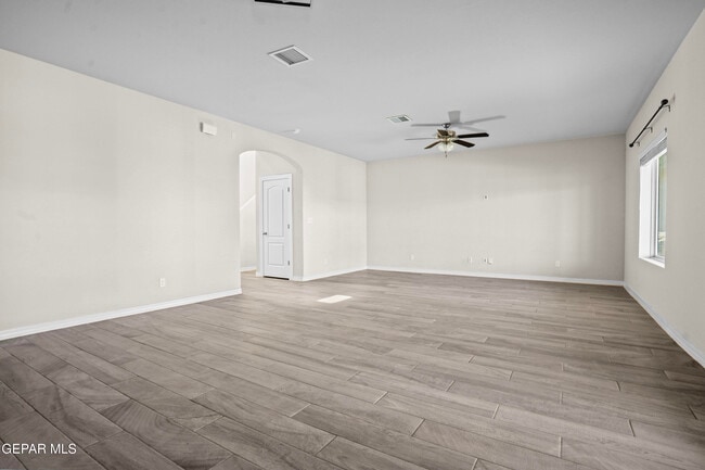 Building Photo - 12265 Desert Pine Ave