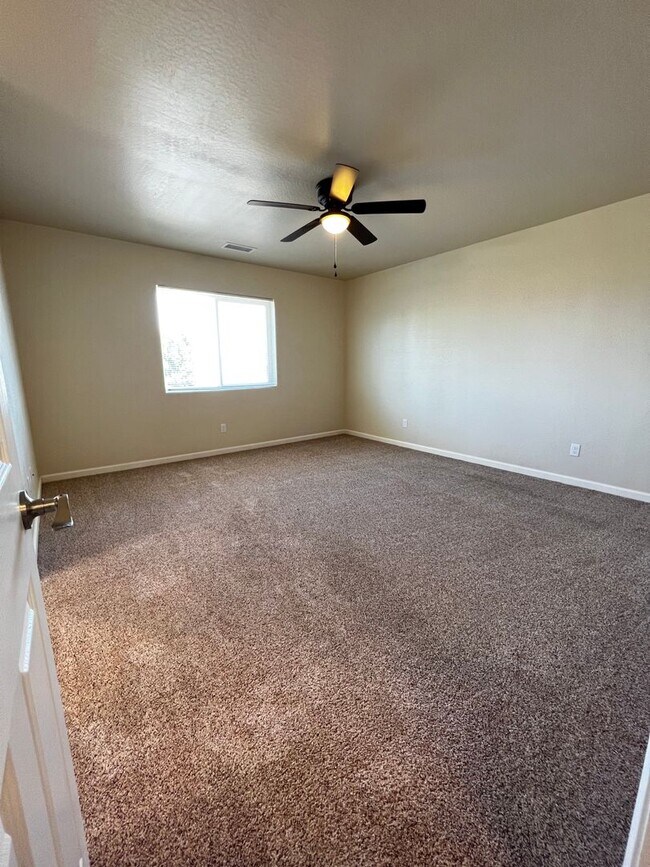 Building Photo - 3348 N Yavapai Rd E