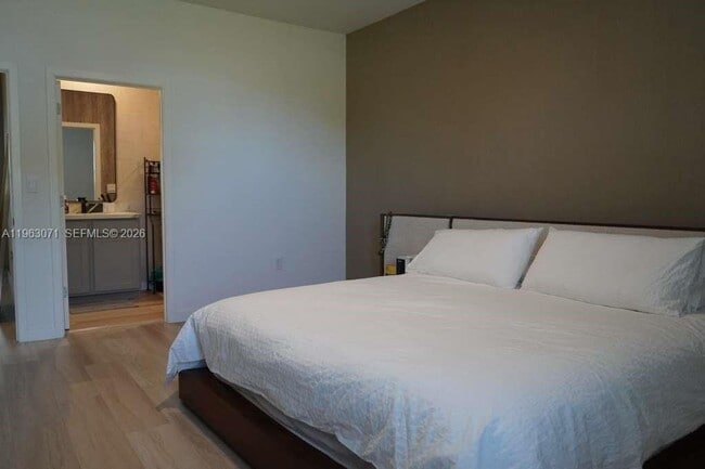 Building Photo - 385 NW 9th St