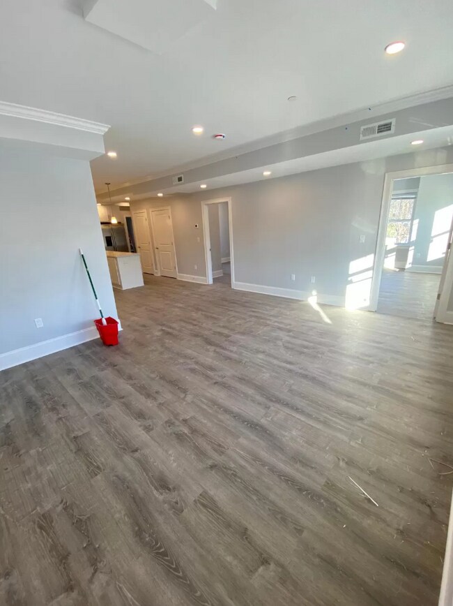 Building Photo - 120 Kenrick St