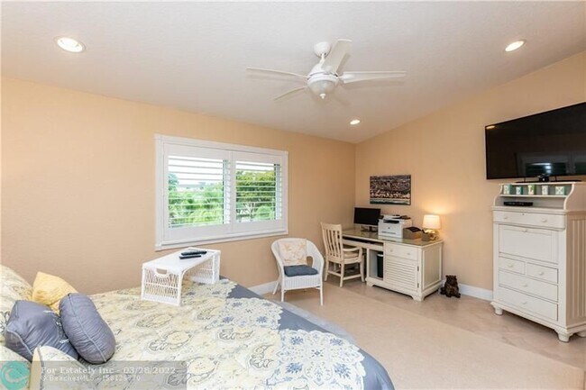 Building Photo - 270 Captains Walk